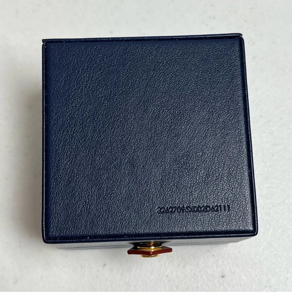 $3,550 Louis Vuitton LV Volt One Small Pendant 18-K White Gold Diamond Necklace - Picture 11 of 11